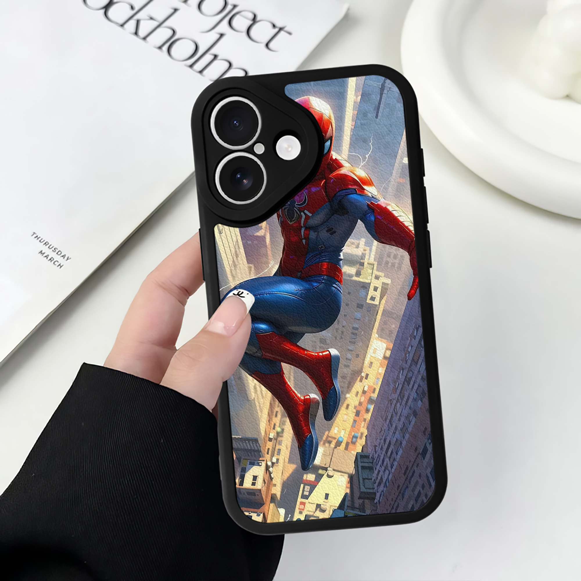 Spider Man スパイダーマン 【iPhone 16シリーズ対応】シリコンスマホケース（レザー調） 材質：シリコン